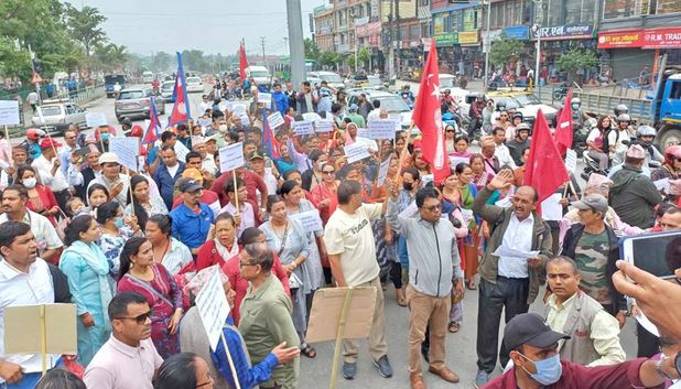 गृहमन्त्रीको राजीनामा माग्दै पोखरामा सहकारी पीडितको प्रदर्शन