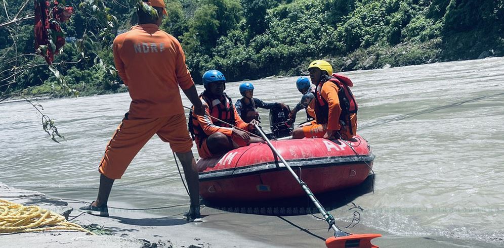 दुइटा ठूला चुम्बकले खोज्न थालियो त्रिशूलीमा बेपत्ता बस
