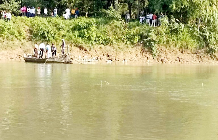 दुर्गामुर्ति विसर्जन गर्न जाँदा खोलामा डुबेर २ जनाको मृत्यु, १ बेपत्ता