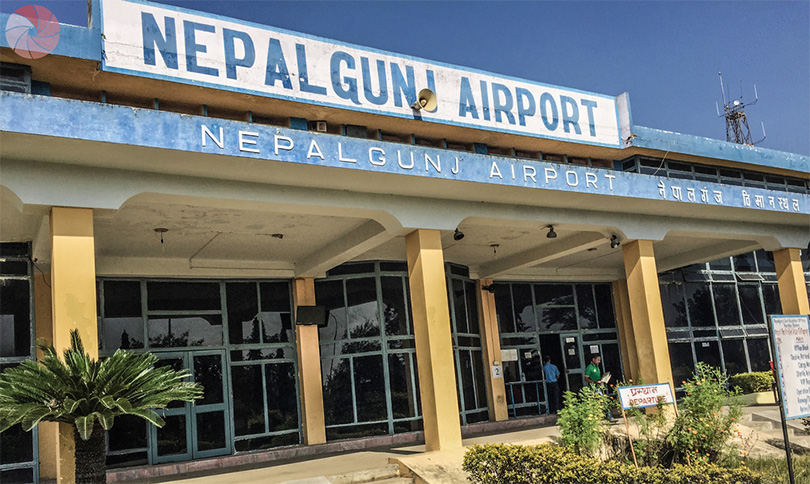 नेपालगञ्ज विमानस्थलबाट २६ लाख नगदसहित सरकारी कर्मचारी पक्राउ
