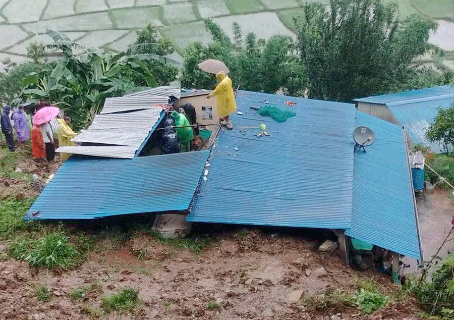 कास्कीमा पहिरोले घर पुरिँदा एक युवकको मृत्यु