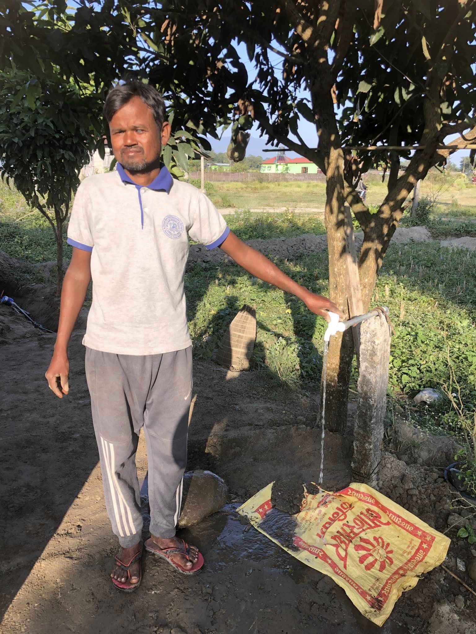 रजहर खानेपानीद्वारा पिप्रहर बोटे टोलमा निशुल्क धारा वितरण 