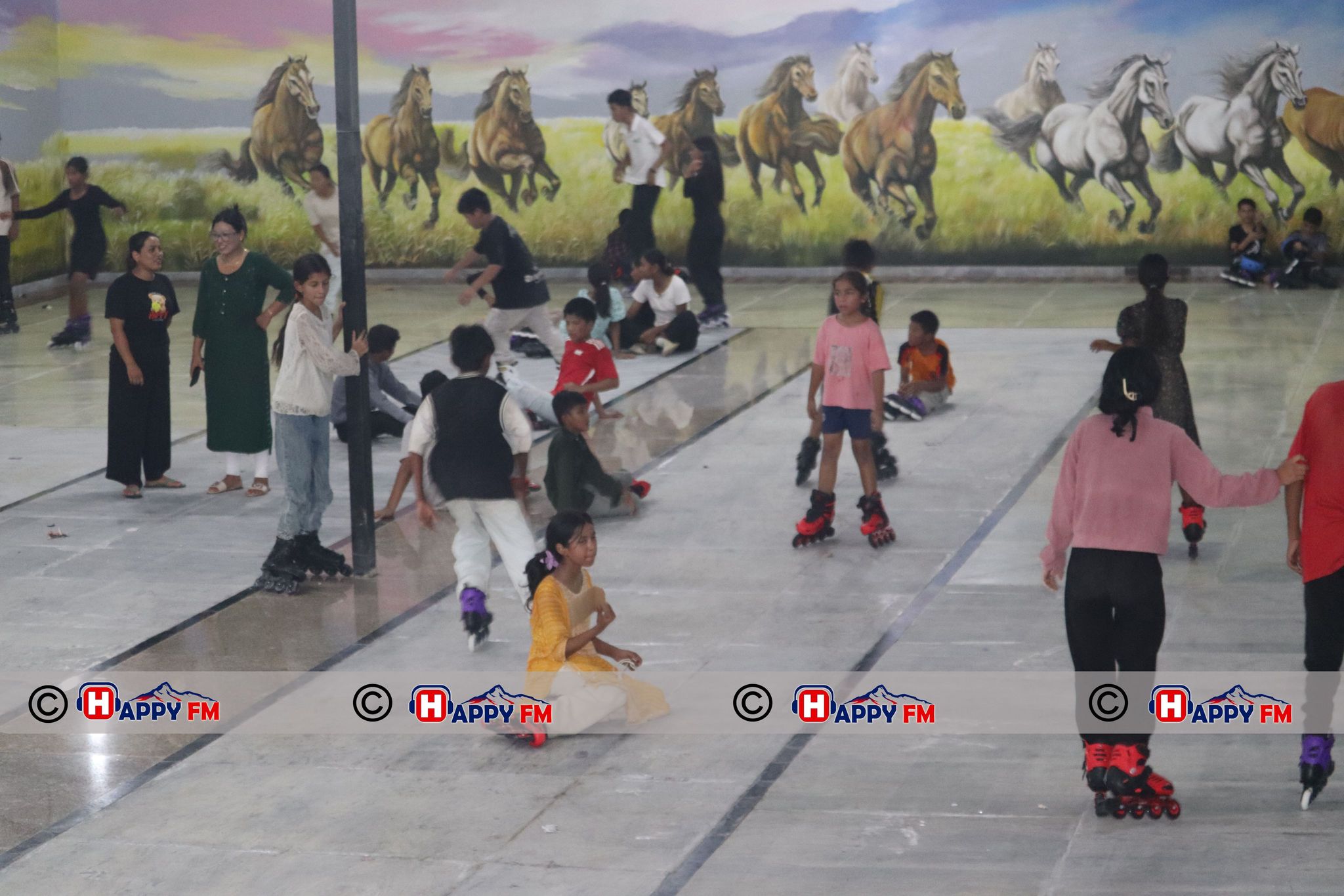 देवचुलीमा सुरु भयो स्केटिङ्ग, पहिलो दिन थामिनसक्नु भीड