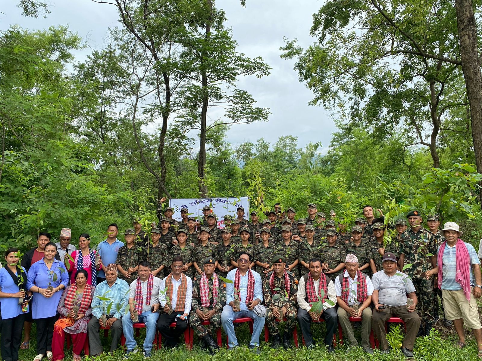 युनिक स्कुल गैंडाकोटद्वारा राष्ट्रिय सेवा दलको सहयोगमा वृक्षारोपण 