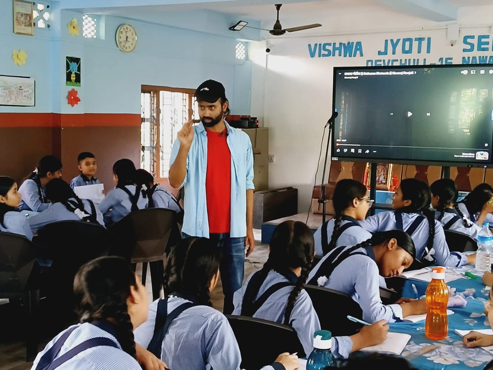 जब नवराजले विश्वज्योतिमा 'जादु'जस्ता विद्यार्थी भेटे!