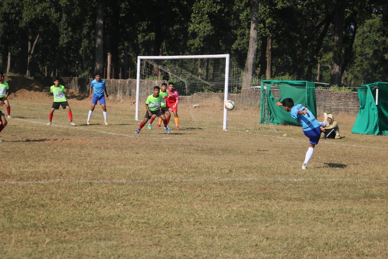 प्याब्सन नवलपुरको फुटबल प्रतियोगिताको फाइनलमा अमर रजहर र नवलपुर आवासीय चोरमारा भिड्दै