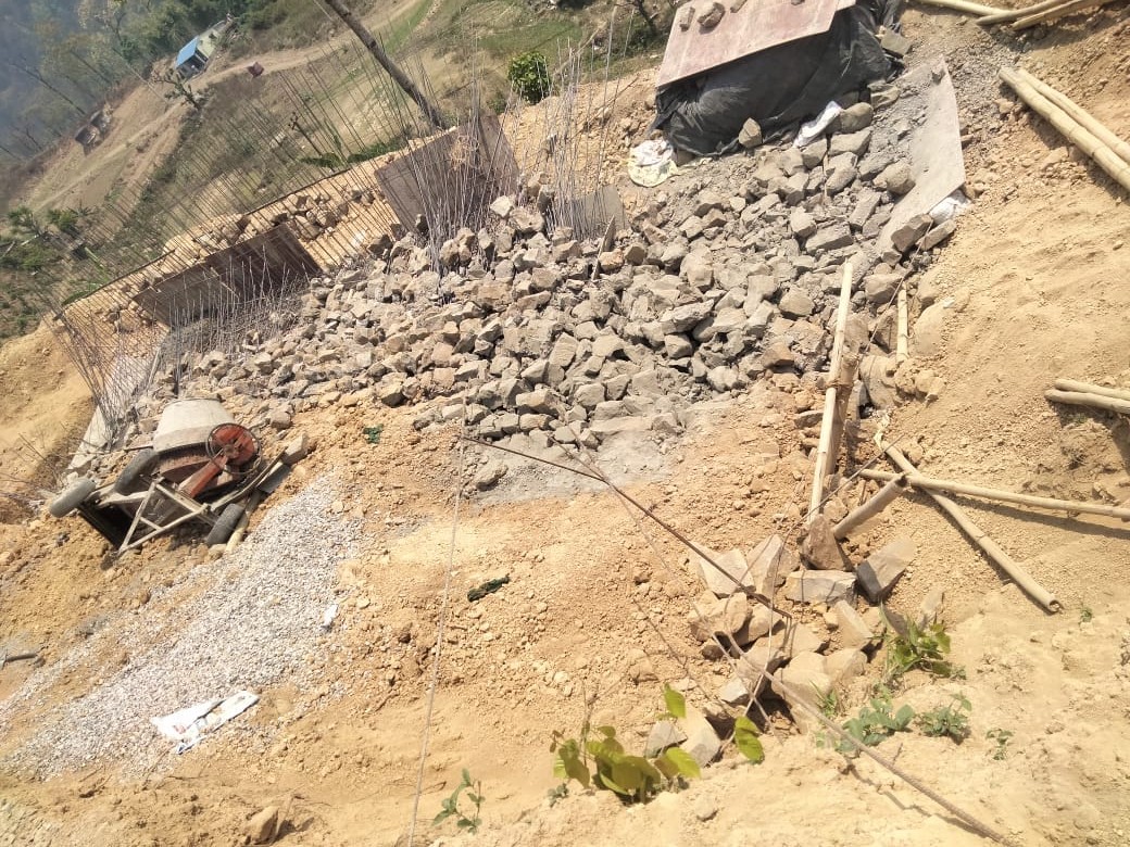 देवचुलीको​​​​​​​ मुण्डेमा पर्खाल भत्किँदा च्यापिएर एक जनाको मृत्यु , तीन जना घाइते 