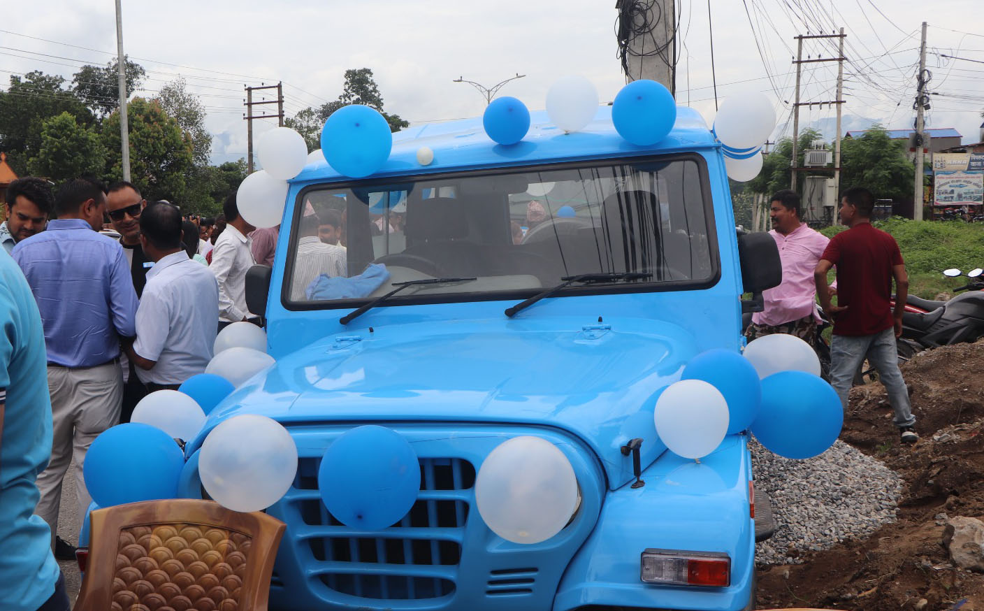 पत्रु बनेको एम्बुलेन्समा ‘मोबाइल क्लिनिक’