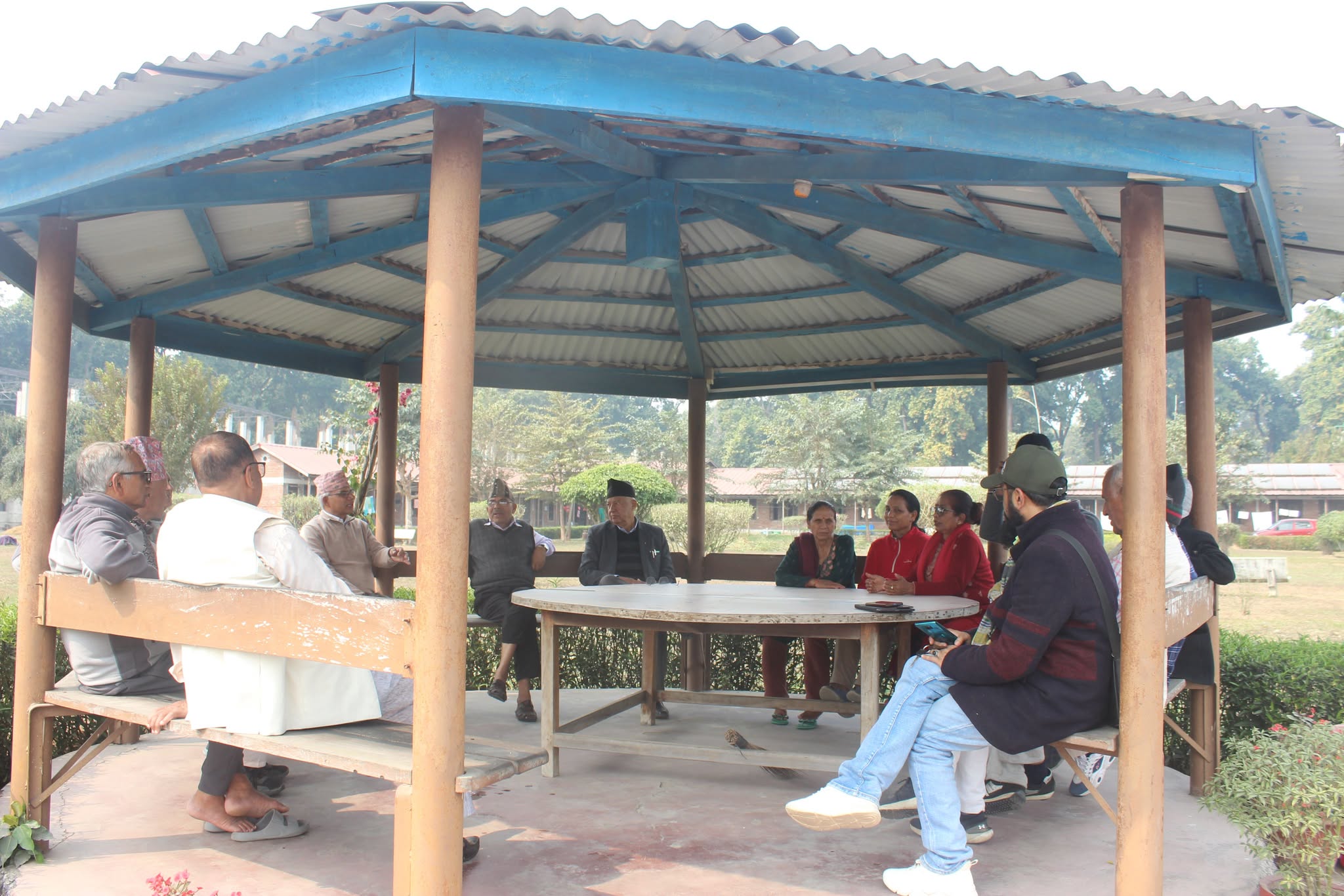 चिकित्सालयको विश्रामगृहमा दिग्गजहरूको स्वास्थ्य चर्चा !