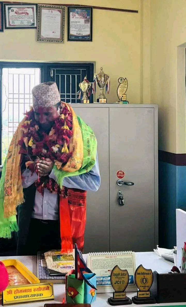 भाइरल शिक्षक होमनाथ न्यौपाने सकलादेवी माविको प्रधानाध्यापकमा नियुक्त 
