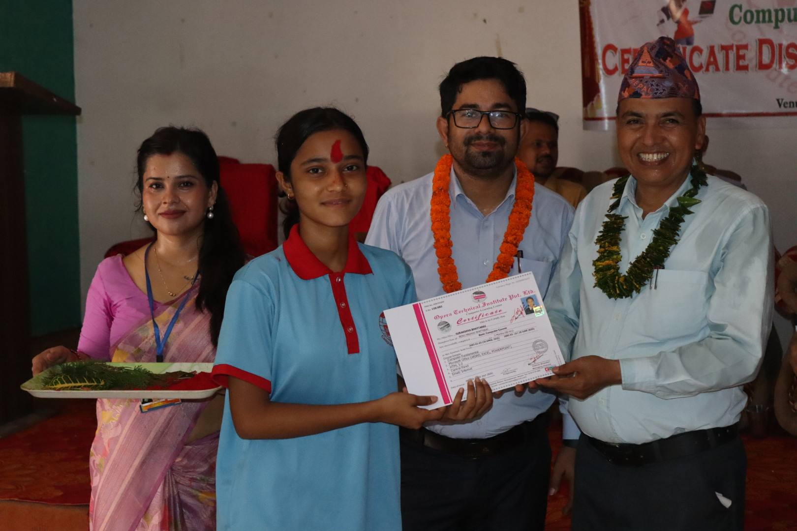 ओपेरा टेक्निकल इन्स्टिच्युटद्वारा बेसिक कम्प्युटर कोर्सका विद्यार्थीलाई प्रमाणपत्र वितरण