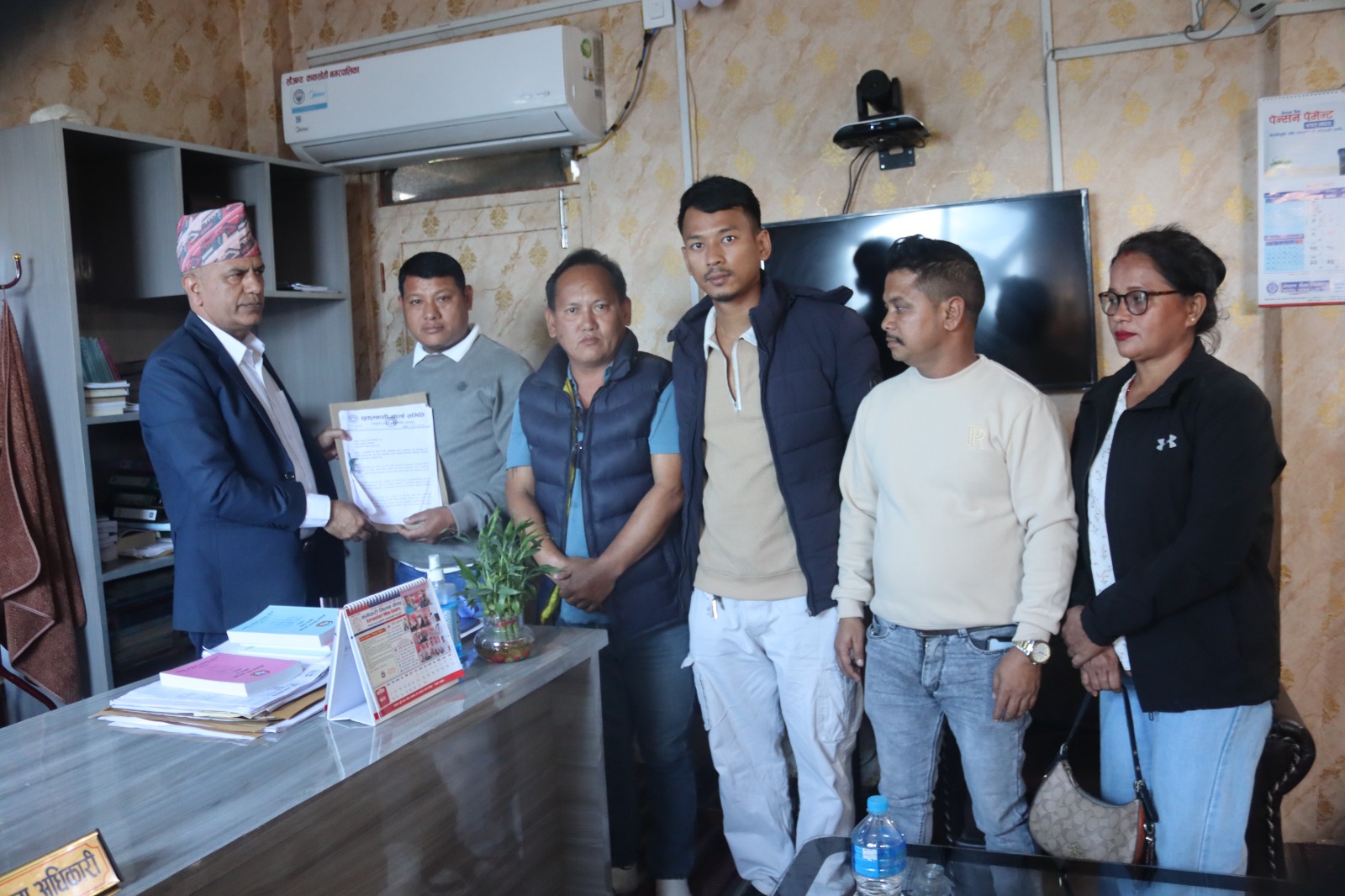 सुकुम्बासी संघर्ष समितिले बुझाए प्रशासन र वन कार्यालयमा ज्ञापन पत्र