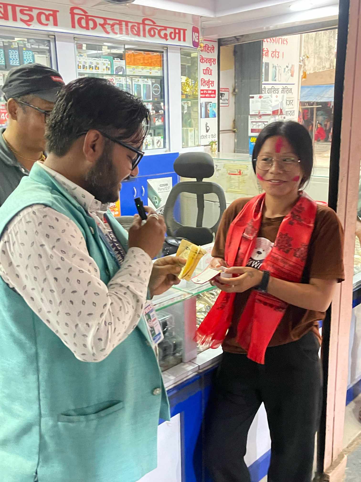 निशान इलेक्ट्रोनिक्समा घडी किन्दा सुनको औँठी उपहार