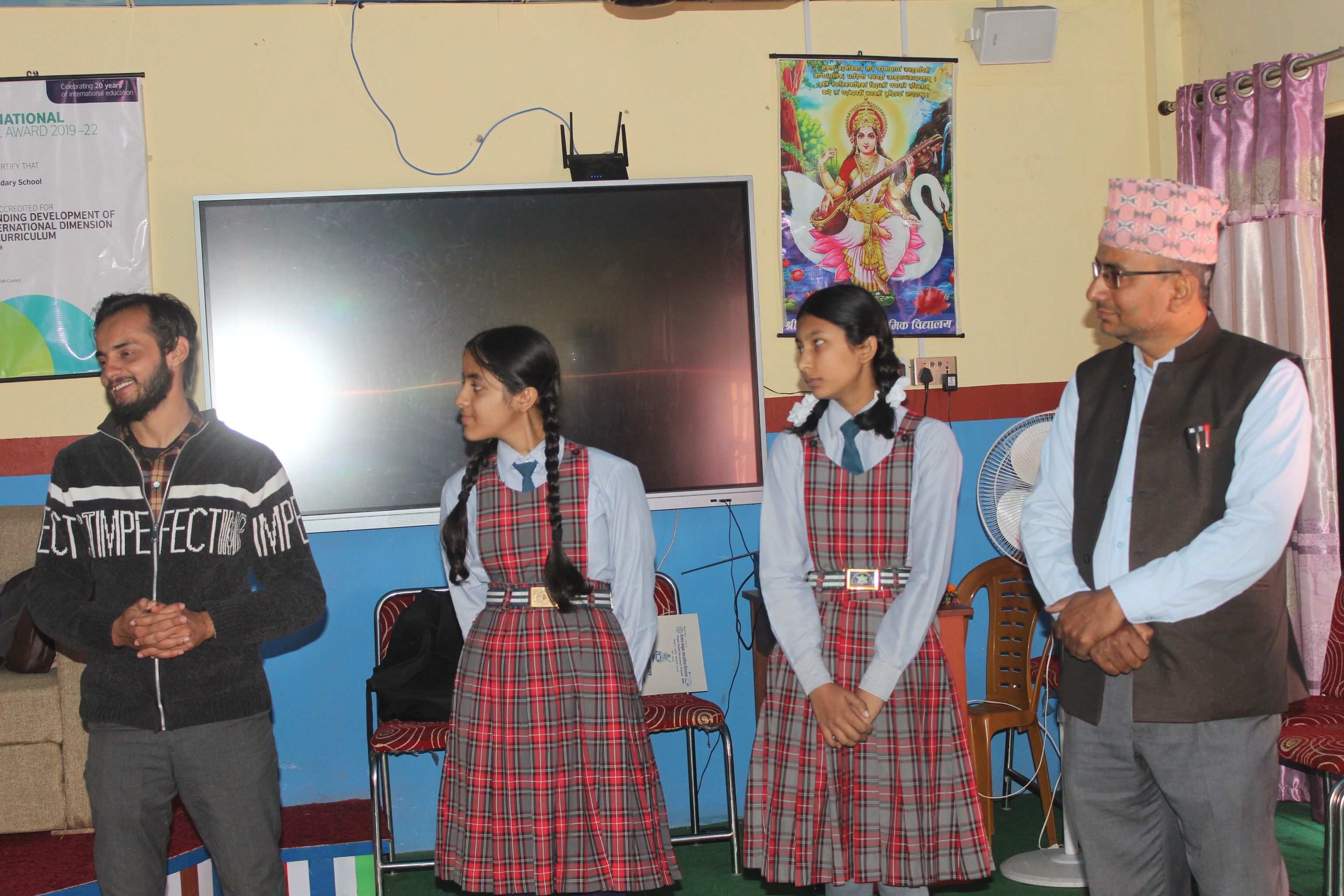नेपाल माविका विद्यार्थी अभिनय कला सिक्दै 